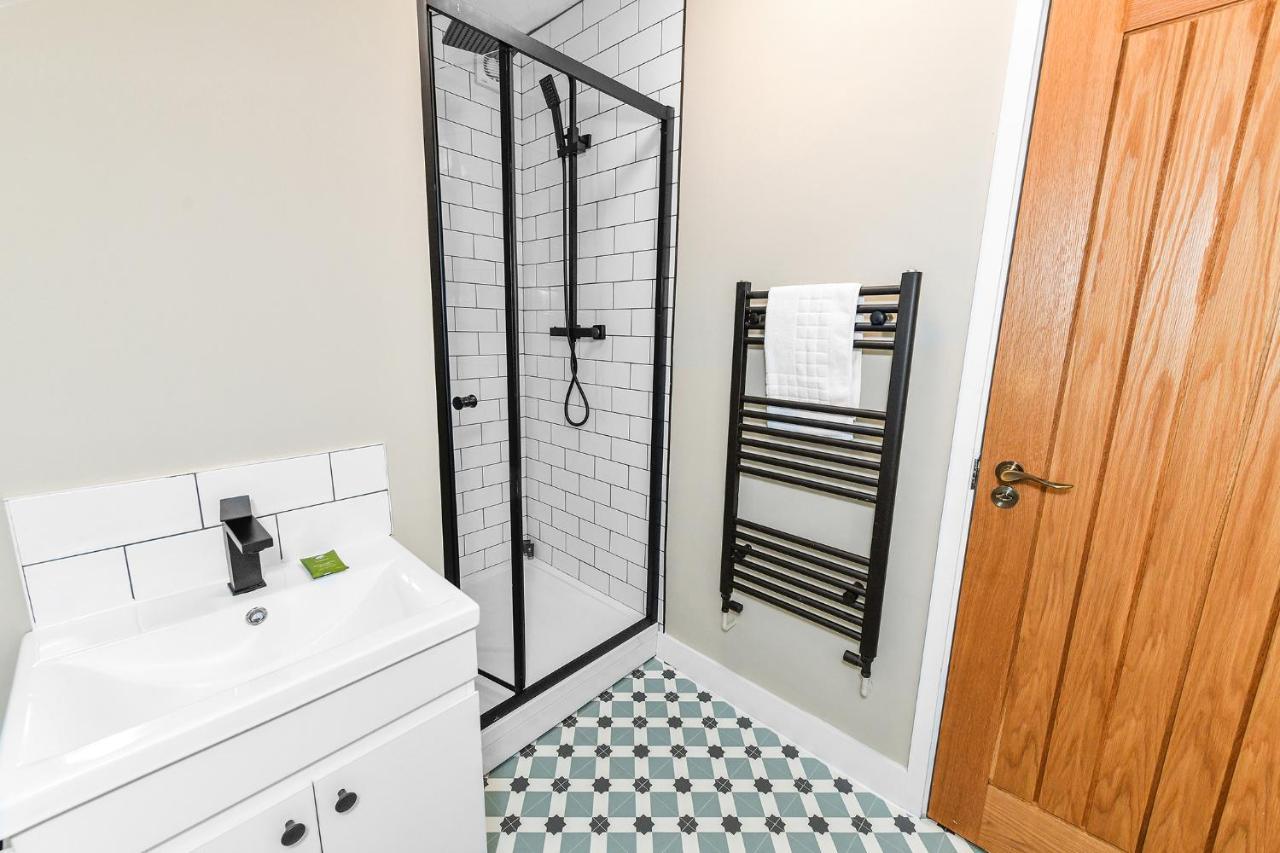 Haydn House Luxurious Retreat - 4 Bedroom, 10 Guest Max, Perfect Away From Hébergement de vacances *