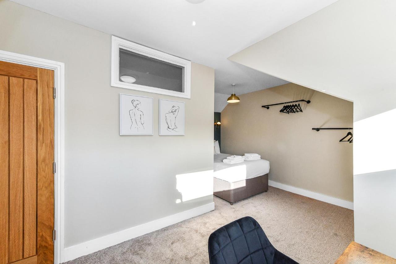 Haydn House Luxurious Retreat - 4 Bedroom, 10 Guest Max, Perfect Away From Hébergement de vacances Nottingham