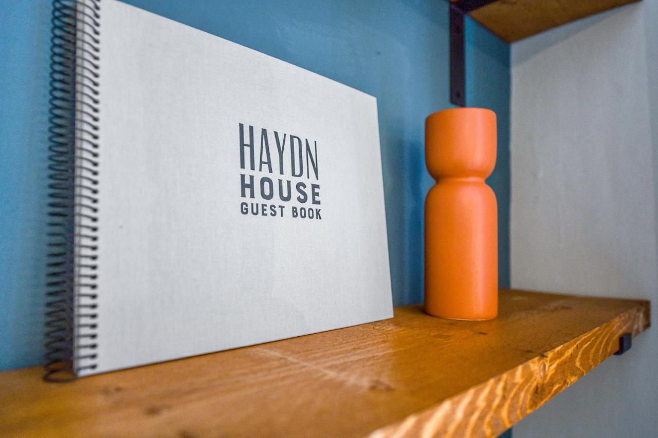 Haydn House Luxurious Retreat - 4 Bedroom, 10 Guest Max, Perfect Away From Hébergement de vacances *